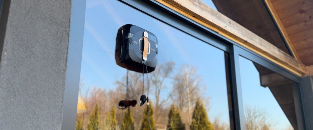 Robot do mycia okien COBBO Q6 Wygoda i bezpieczeństwo obsługi Linka bezpieczeństwa wbudowany system UPS ochrona praca jeden przycisk w trybie automatycznym sterowany za pomocą pilota lub aplikacji