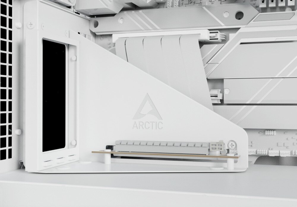 Obudowa ARCTIC Xtender VG White Clear Glass Zbliżenie na wewnętrzny wspornik do pionowego montażu karty graficznej z gniazdem PCIe oraz logo umieszczonym na metalowym elemencie