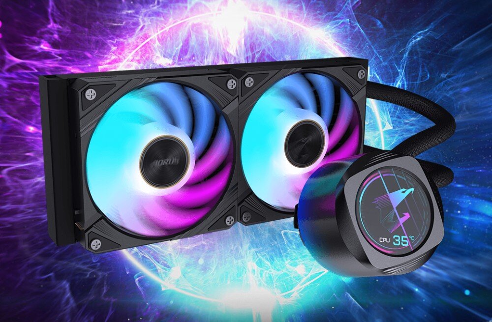 Komputer MAD DOG GeForce RTX5070Ti DLSS 4 Reflex Edition 2 Powered by Gigabyte C500-U01WR32WPV2 Zbliżenie na chłodzenie wodne z dwoma wentylatorami świecącymi w odcieniach niebieskiego i fioletu oraz z wyświetlaczem LCD na głowicy pokazującym logo i temperaturę procesora, chłodzenie procesora, budowa, głośność, ekran LCD, podświetlenie