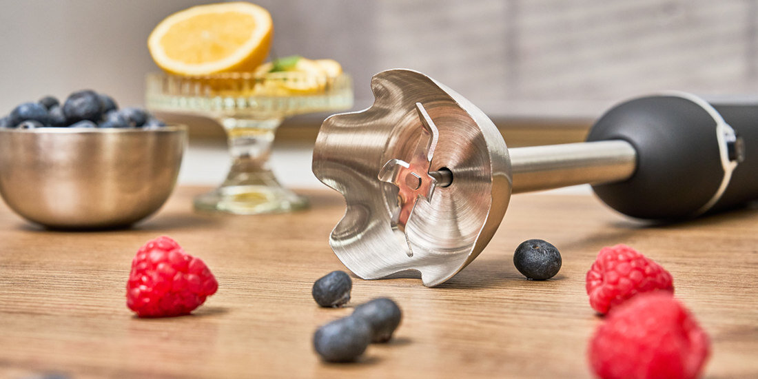 Blender ZELMER Sano ZHB4572 Czarny cztery ostrza wykonanie stal nierdzewa twarde składniki kruszenie lodu prosta obsługa użytkowanie