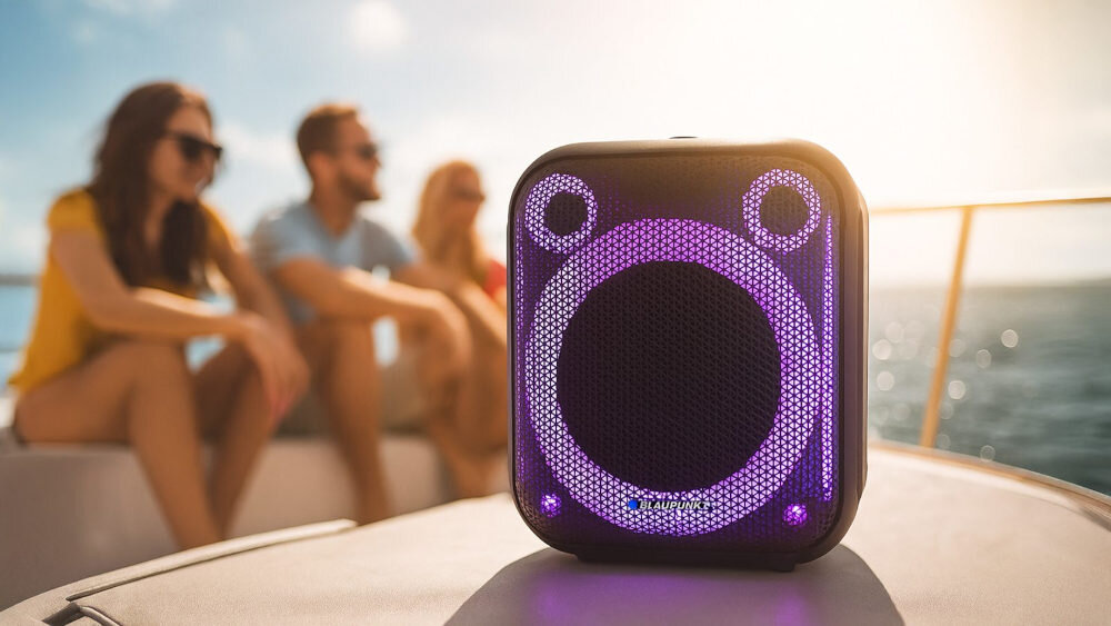 Power Audio BLAUPUNKT PB6LED głośnik imprezowy efekty Disco LED front boczne panele i stroboskopowe światła, głośnik stojący na białym postumencie