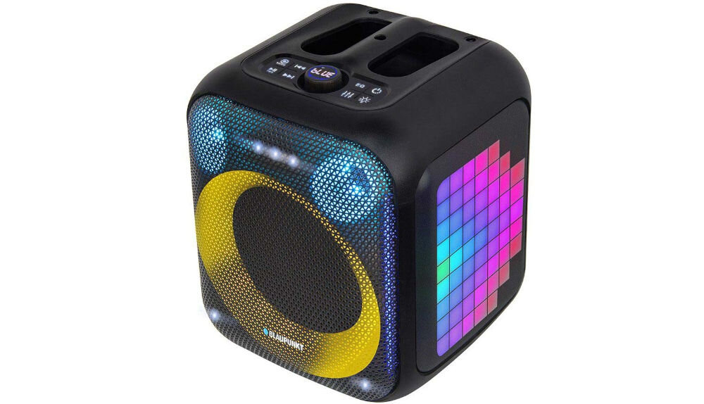 Power Audio BLAUPUNKT PB6LED głośnik imprezy plenerowe fitness odporność na wilgoć i kurz zaślepka gniazd, power audio po skosie na białym tle