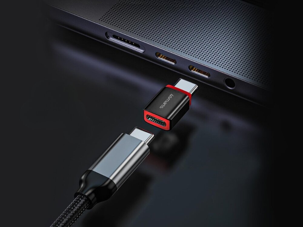 Adapter USB/USB-C- USB-C 4SMARTS Data Blocker - adapter z kablem i laptopem