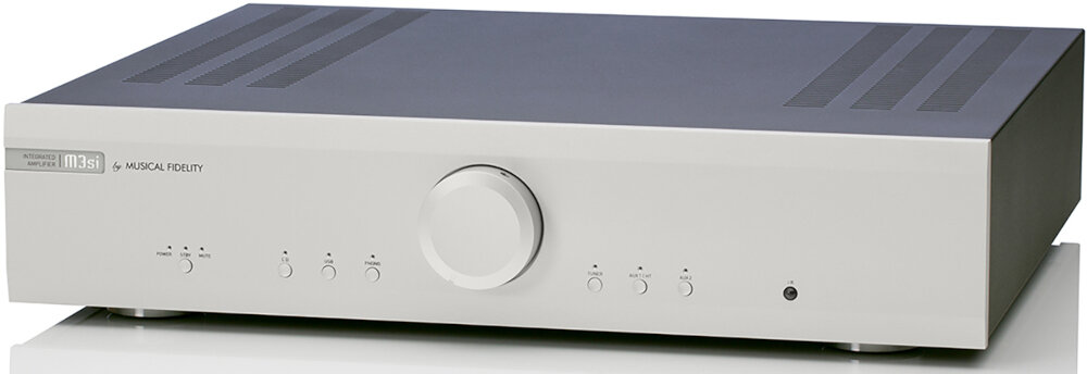 Wzmacniacz MUSICAL FIDELITY M3SI wejście gramofonowe liniowe USB B 24bit 96kHz wszechstronne źródła, wzmacniacz po skosie na białym tle