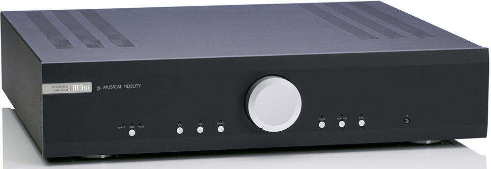 Wzmacniacz MUSICAL FIDELITY M3SI pasmo 10-20000 Hz stosunek sygnał/szum 98 dB szerokie pasmo muzyczne, wzmacniacz po skosie na białym tle