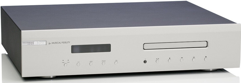 Odtwarzacz CD MUSICAL FIDELITY M3SCD solidna obudowa szuflada CD wyświetlacz LCD, odtwarzacz po skosie na białym tle