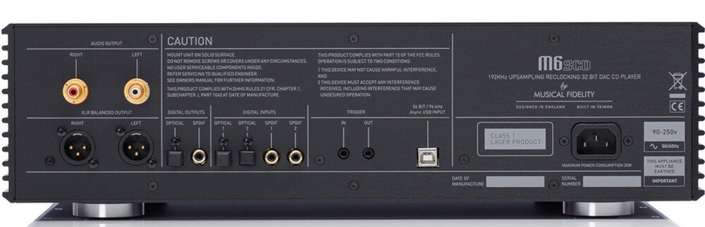 Odtwarzacz CD MUSICAL FIDELITY M6SCD zasilanie 100-240V formaty AAC MP3 WAV wyjścia audio, odtwarzacz od tyłu na białym tle