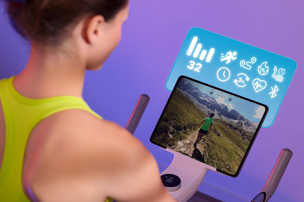 Rower elektromagnetyczny SPOKEY Zen, precyzja, kontrola, zmienność, wyzwanie, Kobieta na rowerze Spokey z hologramem funkcji 32 i ekranem krajobrazu.