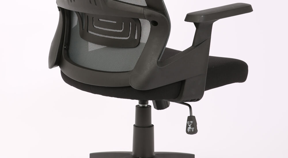 Fotel COBRA Office One HF304BK Czarny zbliżenie na stelaż i podnośnik na jasnym tle solidna podstawa średnica materiał stabilność