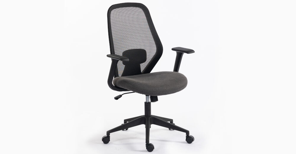 Fotel COBRA Office One HF306BK Czarny prezentacja fotela na jasnym tle od przodu pod kątem wymiary regulowana wysokość wygoda codziennego użytkowania wsparcie pleców