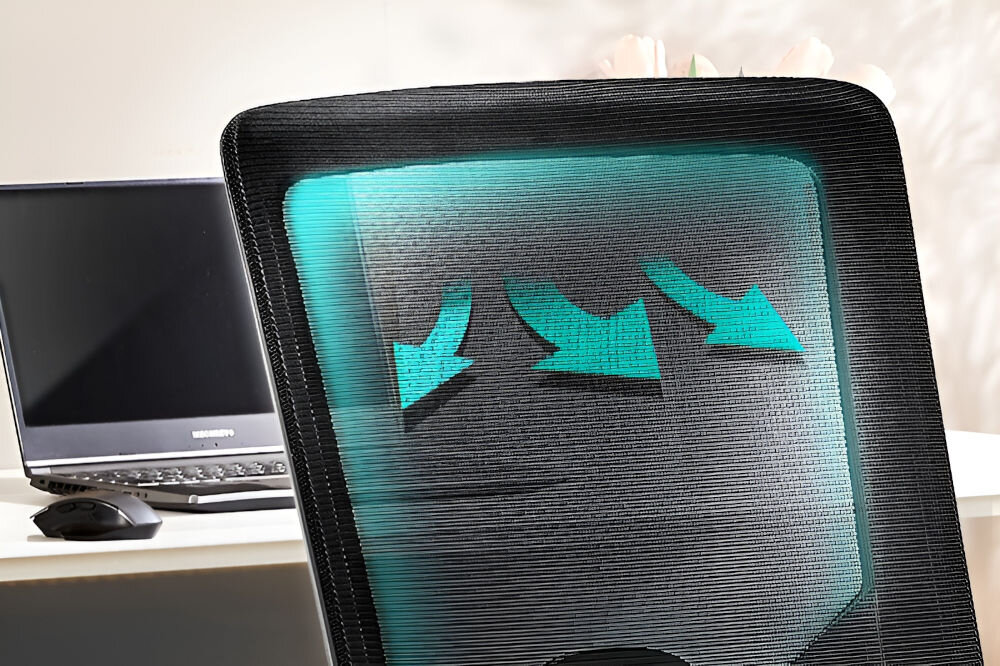 Fotel COBRA Office Plus HF502BK Czarny zbliżenie na oparcie fotela strzałkami pokazana cyrkulacja przewiewna siateczka nylon-mesh wypełnienie siedziska pianką formowaną
