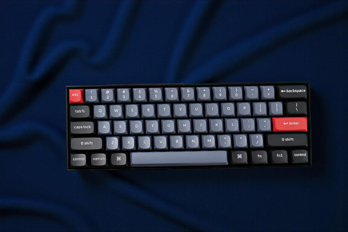 KEYCHRON 12 Pro pełny antighosting i n-key rollover niezależnie od tego, ile klawiszy wciśniesz jednocześnie - klawiatura na granatowym materiale