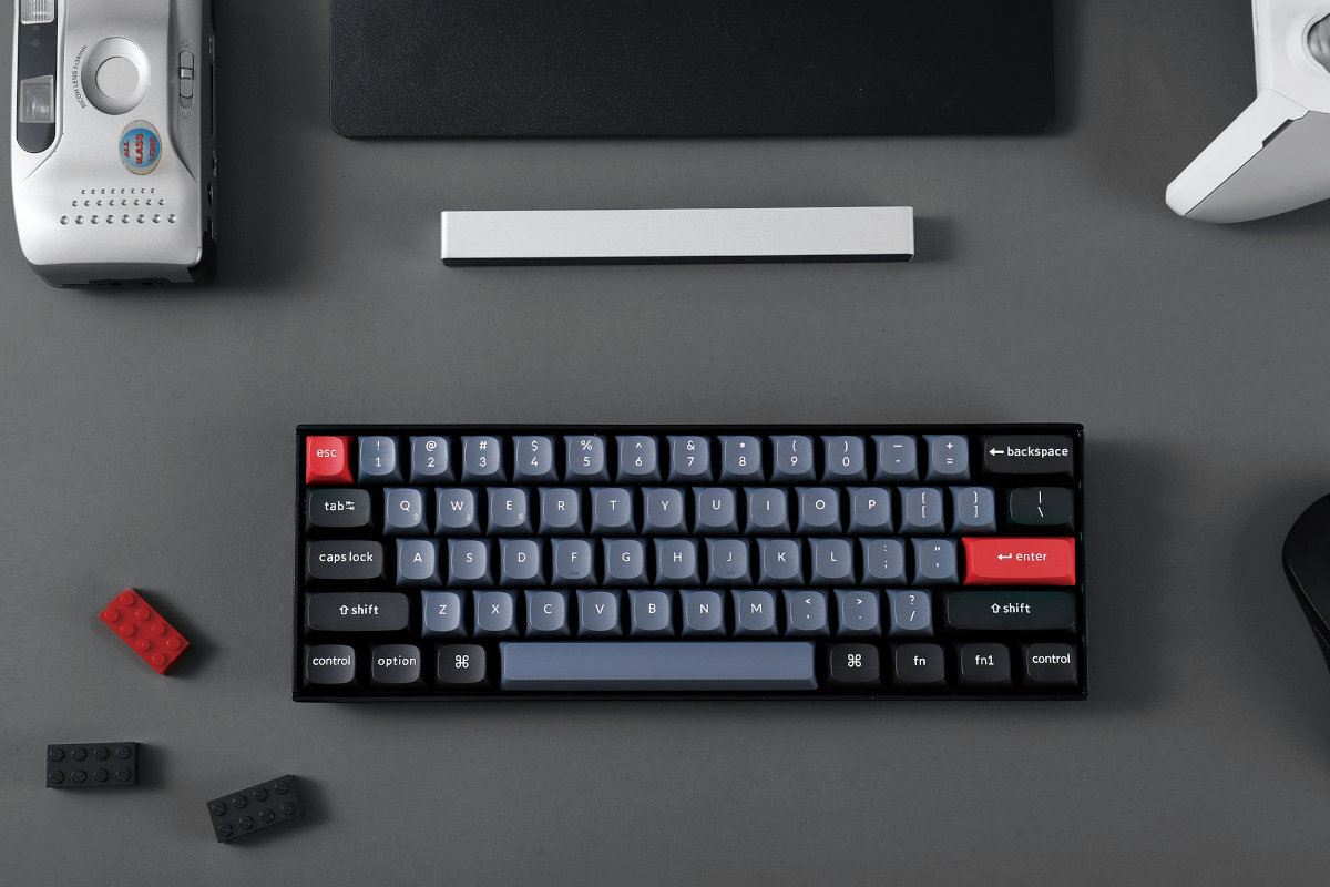 KEYCHRON K12 Pro łączność bezprzewodową Bluetooth 5.1 USB‑C stabilne połączenie i zasilanie - klawiatura na biurku