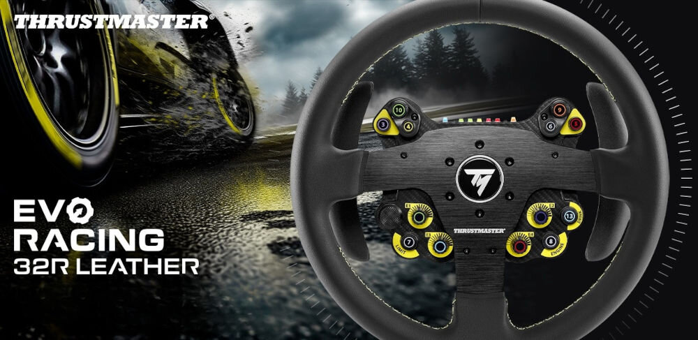 Kierownica THRUSTMASTER Evo Racing 32R 4060318 prezentacja urządzenia na tle toru wyścigowego i samochodu jadącego drift