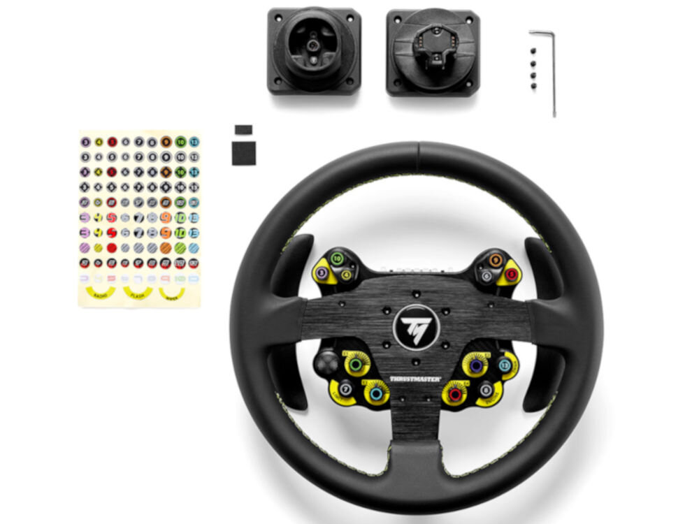 Kierownica THRUSTMASTER Evo Racing 32R 4060318 prezentacja urządzenia od frontu wraz z dołączonymi akcesoriami materiały klasy premium centralna płyta czołowa szczotkowane aluminium sztywność przy niskiej masie skórzana okładzina z żółtym przeszyciem kryptonite intensywna jazda