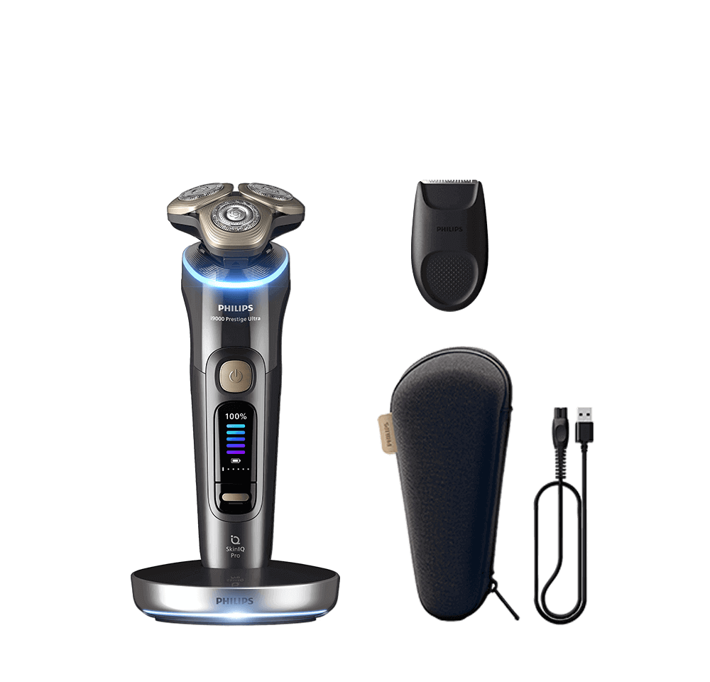 Golarka z akcesoriami - etui, trymerem do brody, podstawką ładującą, stacją czyszczącą i wkładem. Golarka z akcesoriami - etui, trymerem do brody, stacją czyszczącą i wkładem. Golarka leżąca w otwartym etui. Golarka z głowicą umieszczoną w stacji czyszczącej. Golarka umieszczona w stacji ładującej. Okrągły przezroczysty pojemnik z czarną nakrętk z niebieskim płynem w  środku.