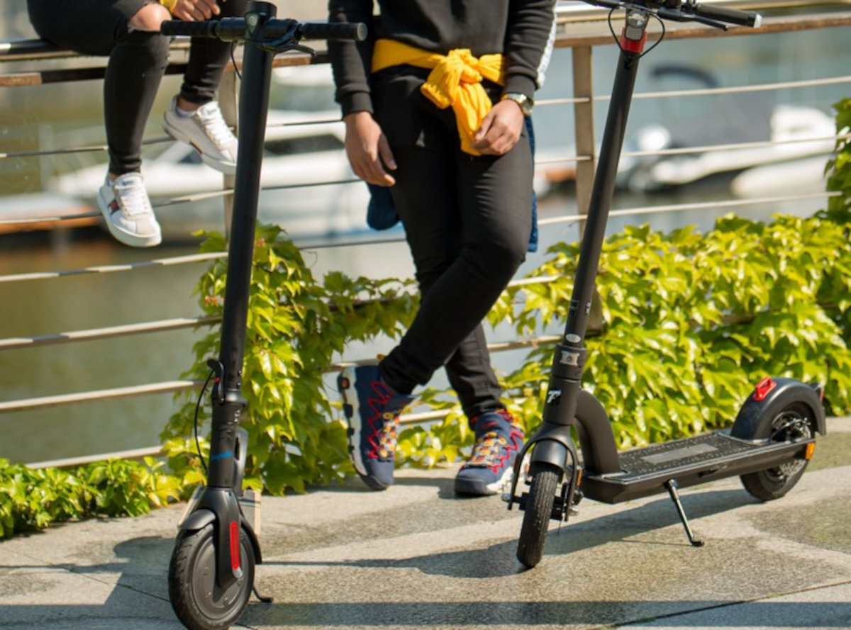 HULAJNOGA ELEKTRYCZNA FRUGAL IMPULSE SREBRNO-CZARNY ergonomiczny srodek transportu