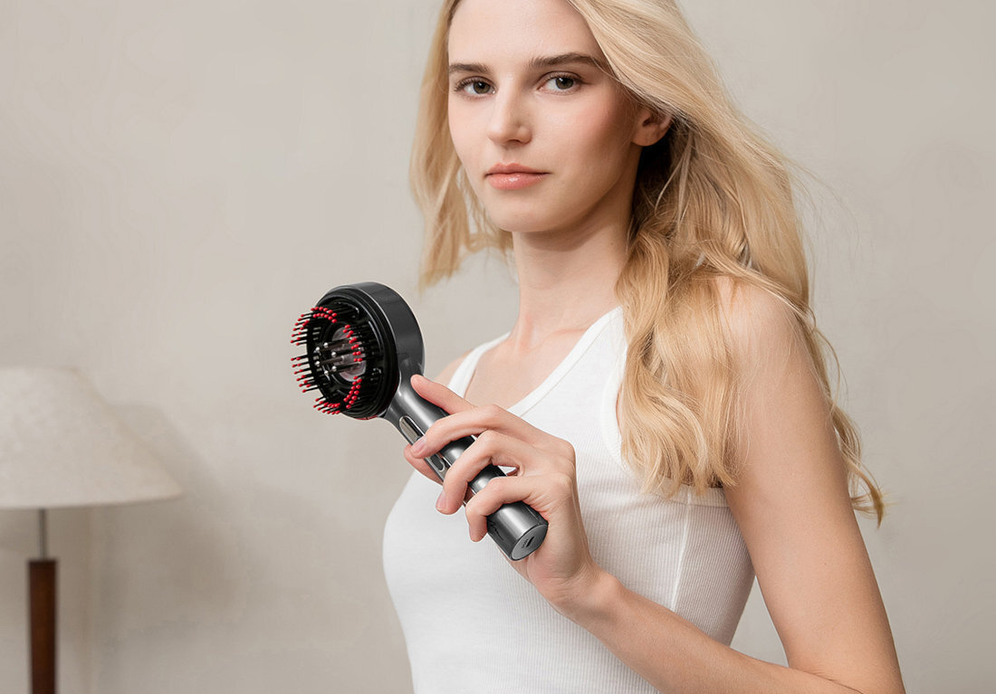 Masująca szczotka MEDIA-TECH Regenerating Hairbrush Massager MT6537 stymulacja krążenia Sześć automatycznych sekcji masujących z 72 pinami dotleniona odżywione