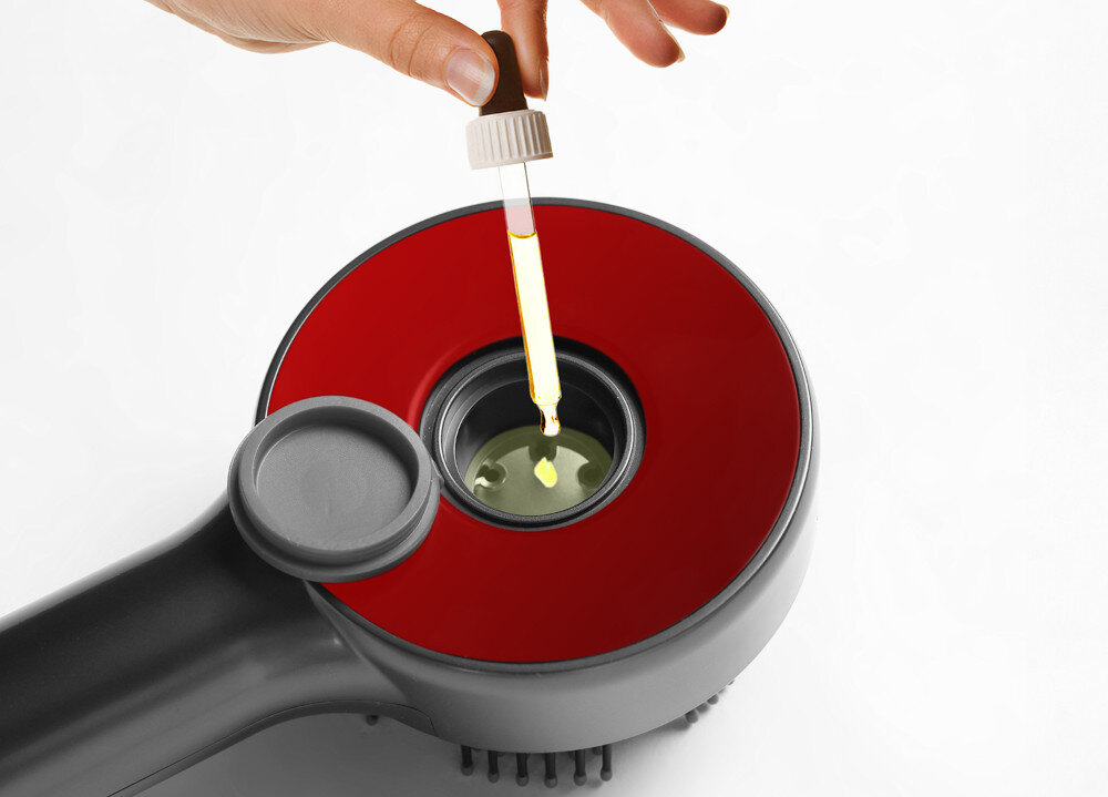 Masująca szczotka MEDIA-TECH Regenerating Hairbrush Massager MT6537 aplikacja kosmetyków zbiorniczek system dozujących sztyftów olejek, wcierkę czy serum pielęgnacja