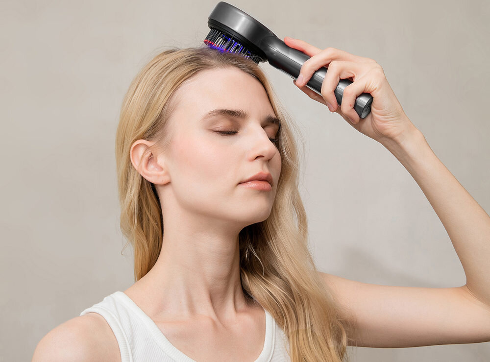 Masująca szczotka MEDIA-TECH Regenerating Hairbrush Massager MT6537 łatwość czyszczenia Wodoodporna głowica (IPX4 szybkie płukanie pod bieżącą wodą higiena)