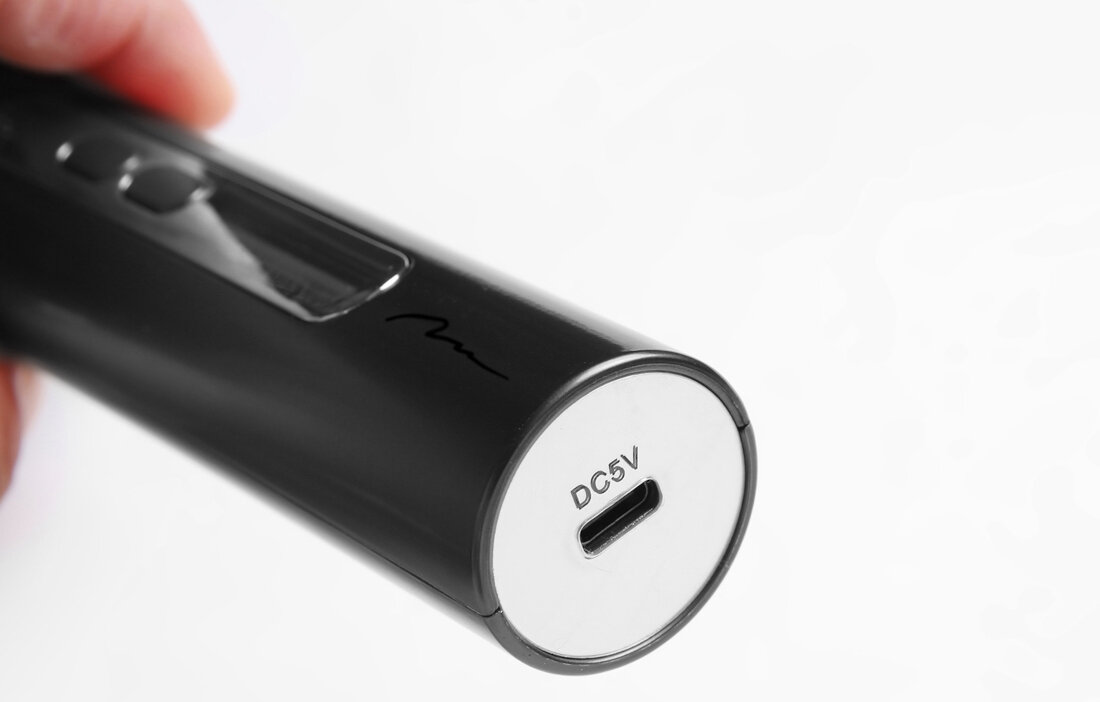 Masująca szczotka MEDIA-TECH Regenerating Hairbrush Massager MT6537 Wygoda bez kabli litowo-jonowy czas pracy port USB-C lekka konstrukcja waga