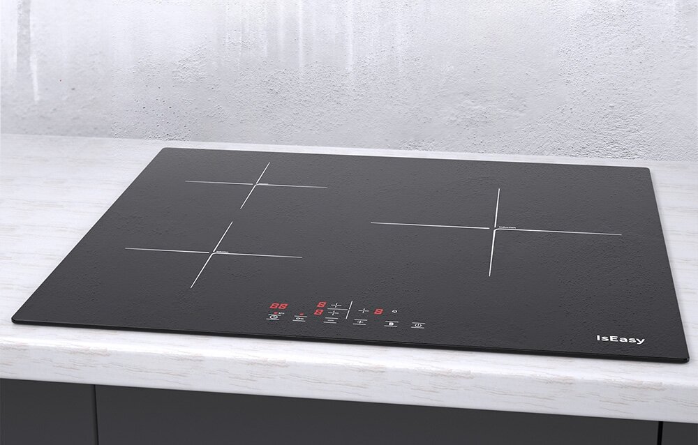 Płyta indukcyjna ISEASY LI3-17 Płyta indukcyjna o gładkiej, czarnej powierzchni prezentuje cztery strefy grzewcze oznaczone delikatnymi liniami. Dolny panel dotykowy pokazuje ustawienia mocy i timer.