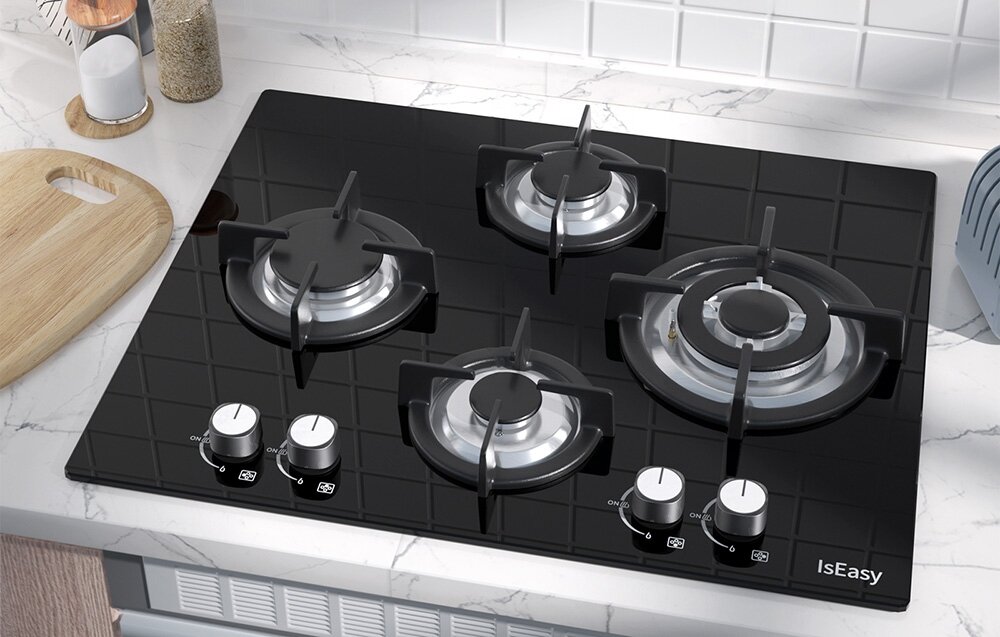 Płyta gazowa ISEASY MGBG-654A Płyta gazowa widoczna z góry pokazuje cztery palniki oraz układ pokręteł umieszczonych na froncie. Czarny panel tworzy jednolitą, gładką powierzchnię palniki 3,3kW 2,7kW 1,75kW 1kW regulacja płomienia wszechstronne gotowanie