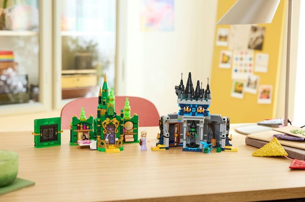 LEGO 75689 Wicked Emerald City i Kiamo Ko Castle zestaw konstrukcyjny z zamkiem Emerald City Glindą Elphabą i latającą małpą