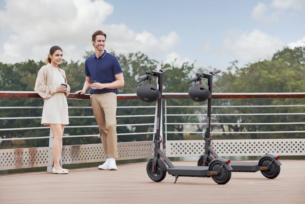 Hulajnoga elektryczna XIAOMI Electric Scooter 4 Pro 2nd Gen Czarny rama ze stali weglowej o grubosci 1,5 mm trwalosc wytrzymalosc przedni hamulec bebnowy elektryczny przeciwblokujacy tylny uklad hamulcowy E-ABS na tylnym kole