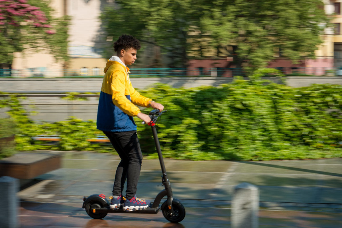 HULAJNOGA ELEKTRYCZNA FRUGAL STOUT ergonomiczny srodek transportu
