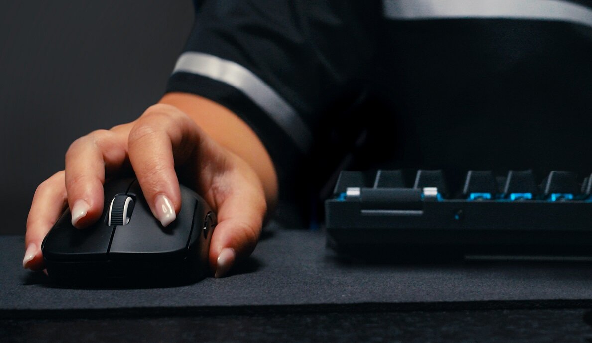 Mysz LOGITECH G PRO X Superlight 2 Lightspeed Elegancka wygodna Minimalistyczny design płynna praca
