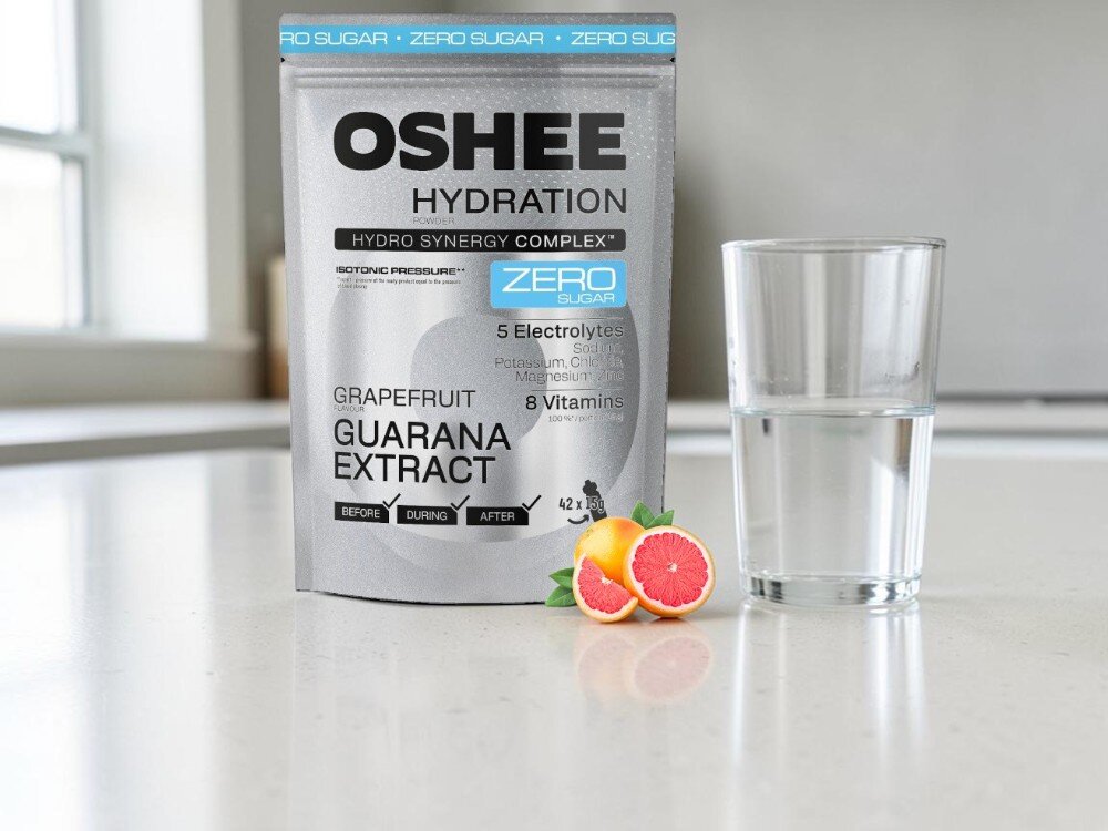 Izotonik OSHEE Hydration Zero Grejpfrutowy (630 g) kuchnia nowoczesny wygląd na blacie stoi opakowanie izotoniku obok grejpfrut i szklanka z wodą izotoników nawodnienie lekka formuła aktywność