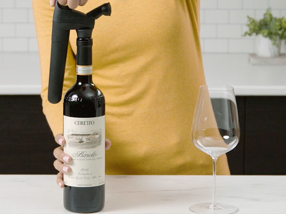 Areator do systemu do przechowywania wina CORAVIN Pivot Czarny Łatwość użycia i wygod krótkie naciśnięcie przyciskua