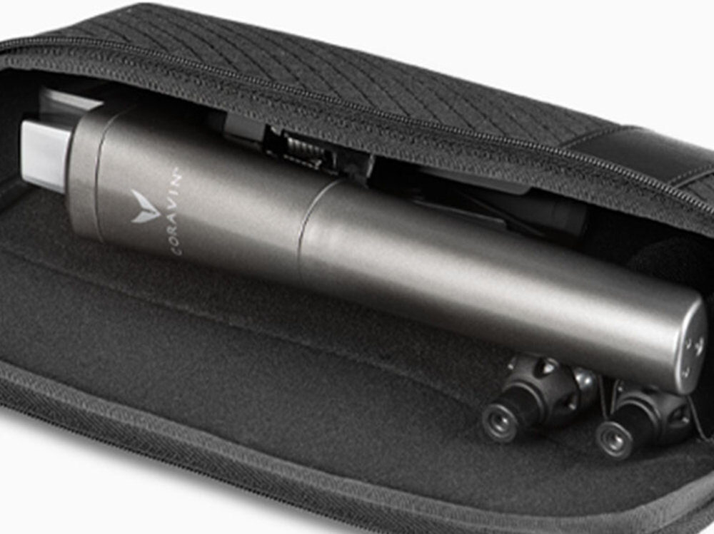 Futerał CORAVIN do systemów przechowywania wina Minimalistyczna forma i klasyczna czer pasuje do każdego stylu Elegancki design