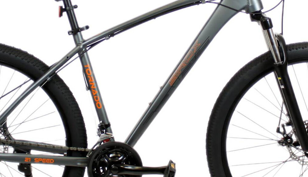 Rower górski MTB SIROX Tornado M18 27.5 cale Czarno-pomarańczowy zbliżenie na ramę 18-calowa aluminiowa ramę rower zwinny lekki łatwo go podnieść odporność na korozję wybór rozmiaru ramy Twój wzrost mierzony w zrelaksowanej pozycji typ roweru dla osób o wzroście od 171 do 176 cm