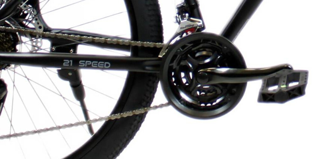 Rower górski MTB SIROX Tornado M18 27.5 cale Czarno-szary zbliżenie na korbę do wszechstronnej jazdy terenowej i rekreacyjnej korba marki SHIMANO 7-rędowy wolnobieg SHIMANO płynna zmiana przełożeń łatwe dopasowanie siły pedałowania do warunków terenu