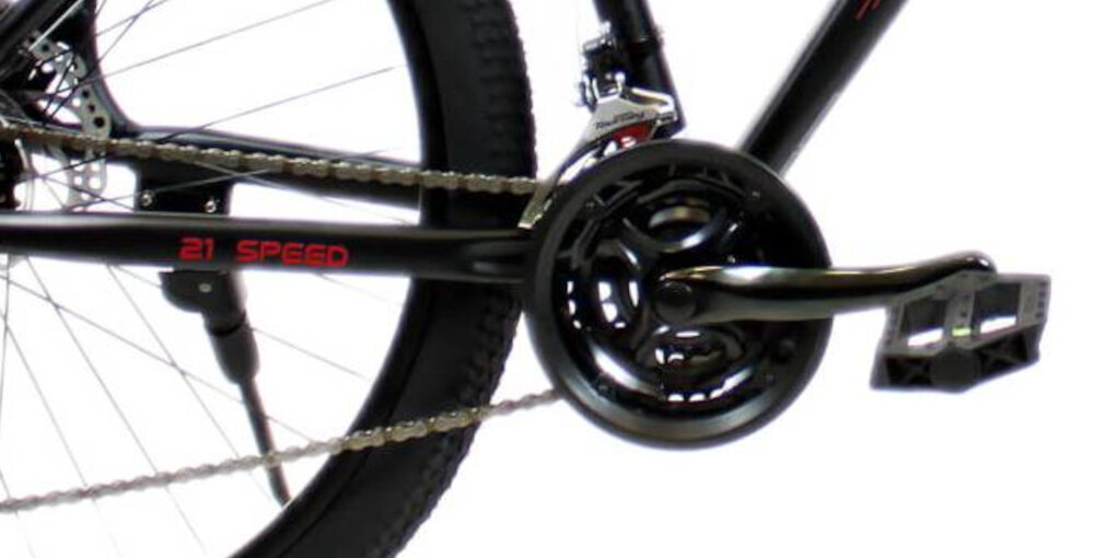 Rower górski MTB SIROX Tornado M19 29 cale Czarno-czerwony zbliżenie na korbę do wszechstronnej jazdy terenowej i rekreacyjnej korba marki SHIMANO 7-rędowy wolnobieg SHIMANO płynna zmiana przełożeń łatwe dopasowanie siły pedałowania do warunków terenu