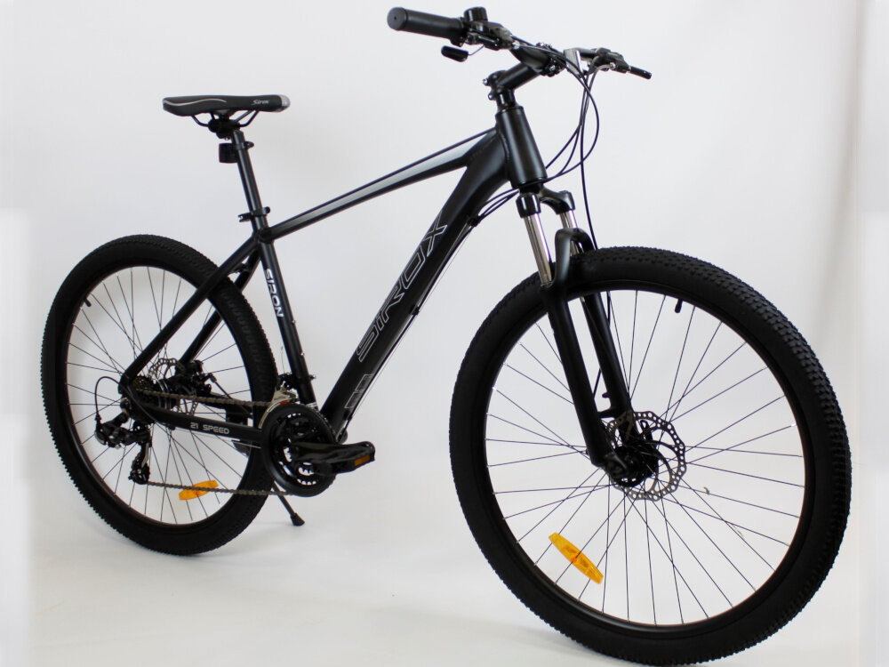 Rower górski MTB SIROX Siron M19 27.5 cala męski Czarny mat rower na jasnym tle widoczny od przodu pod skosem środek codziennego transportu relaks pasja uniwersalność
