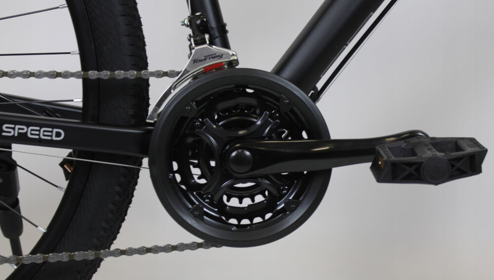 Rower górski MTB SIROX Siron M19 27.5 cala męski Czarny mat zbliżenie na korbę do wszechstronnej jazdy terenowej i rekreacyjnej 3-rzędowa korba marki SIROX wolnobieg SHIMANO typu MF-Tz500 płynna zmiana przełożeń łatwe dopasowanie siły pedałowania do warunków terenu