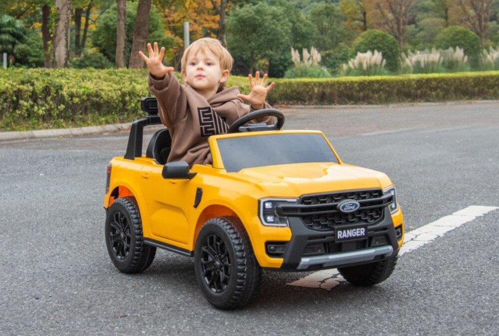 Samochód dla dziecka SUN BABY Ford Żółty inspiracja do podrozowania w wiecie wyobrazni zachecenie dzieci do aktywnosci fizycznej stymulowanie wyobrazni dla dzieci od 3 do 6 lat