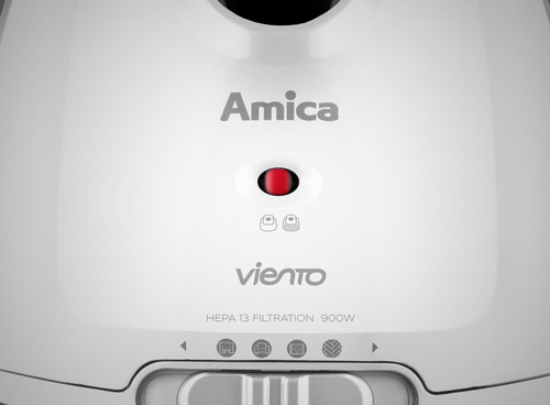 Na obrazie widoczny jest fragment odkurzacza z logo \'Amica\' oraz napisem \'viento\'. Poniżej znajduje się tekst \'HEPA 13 FILTRATION 900W\'.
