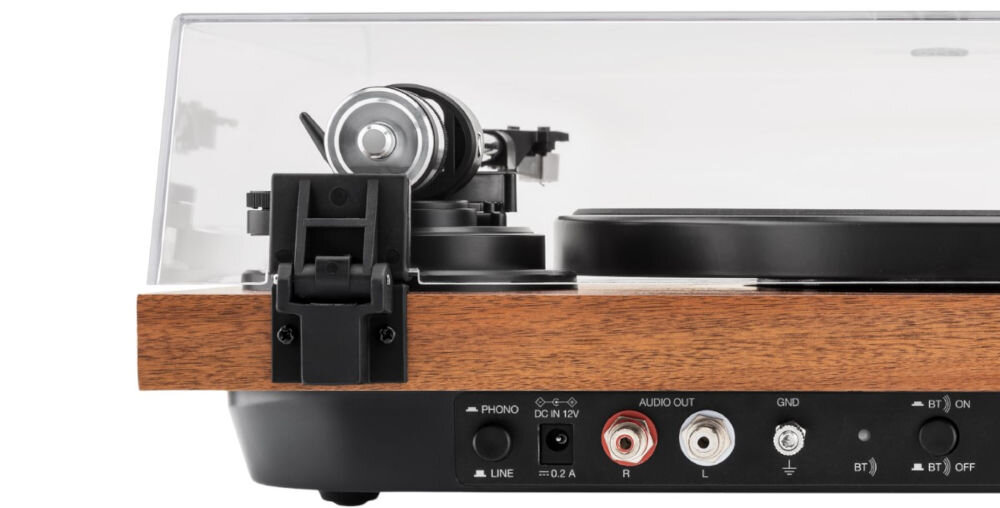 Gramofon JVC AL-E534M przedwzmacniacz RCA GND Bluetooth bezprzewodowe słuchanie, gramofon na białym tle, kadr na złącza