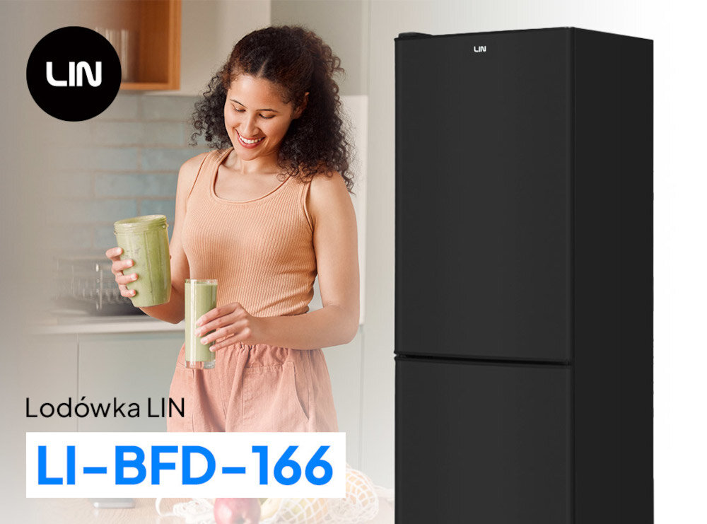 LODÓWKA LIN LI-BFD166 CZARNA lifestyle kobieta lodówka zamknięta kubki w dłoniach model marka