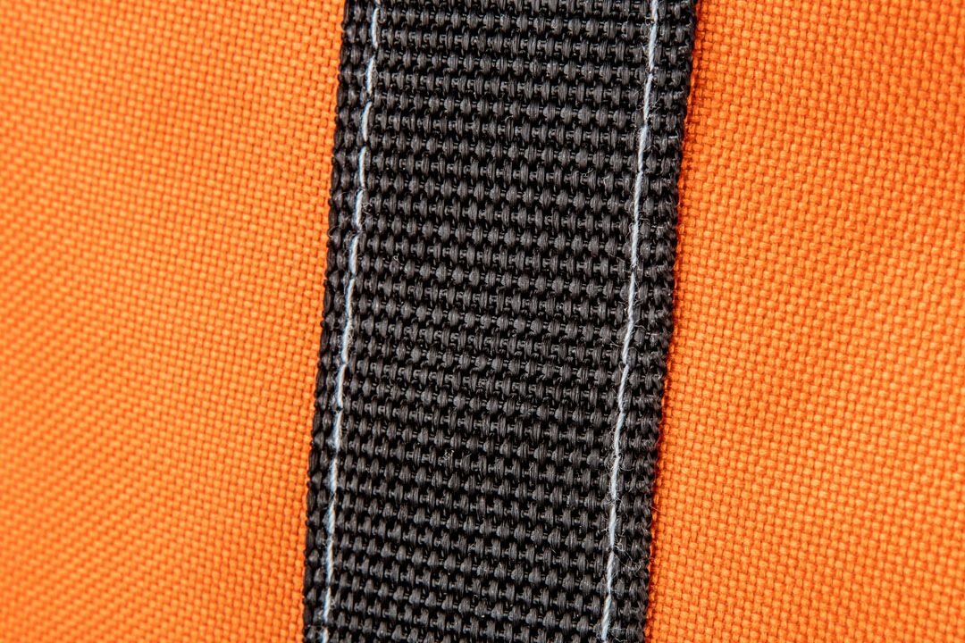 Torba narzędziowa 20 NEO 84-305 nylon 600D odporność na uszkodzenia - zbliżenie na wzmocnione przeszycia