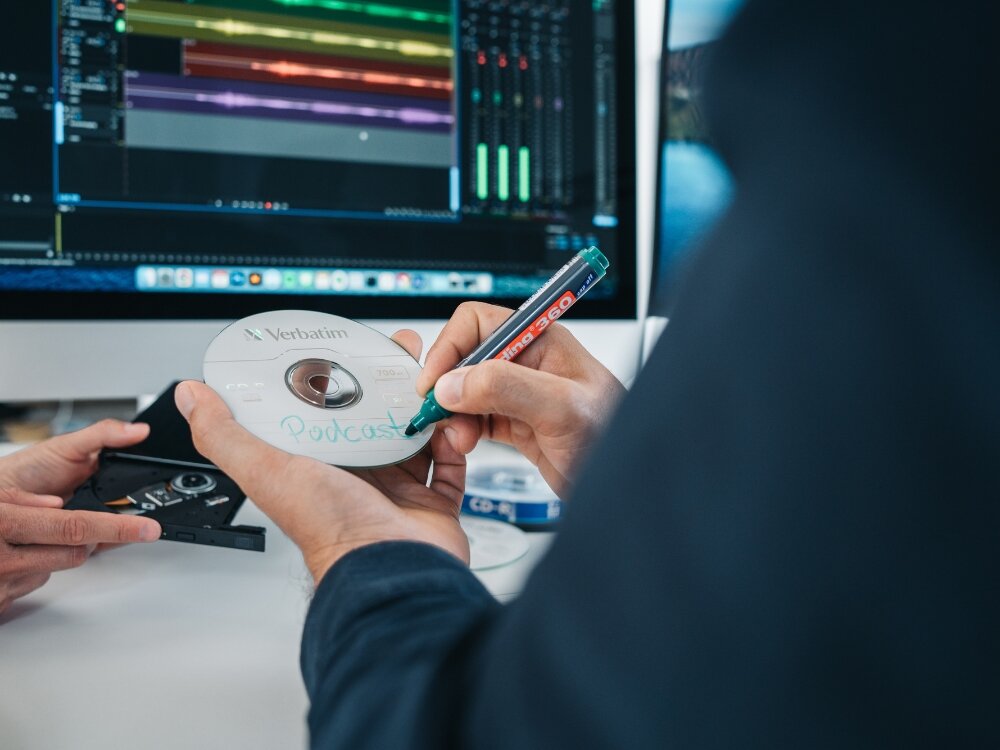 Płyta VERBATIM Extra Protection CD-R, 700 MB, 52x (1 szt.)
                płyta w dłoni stabilność powtarzalność zapisu bezpieczne przechowywanie danych