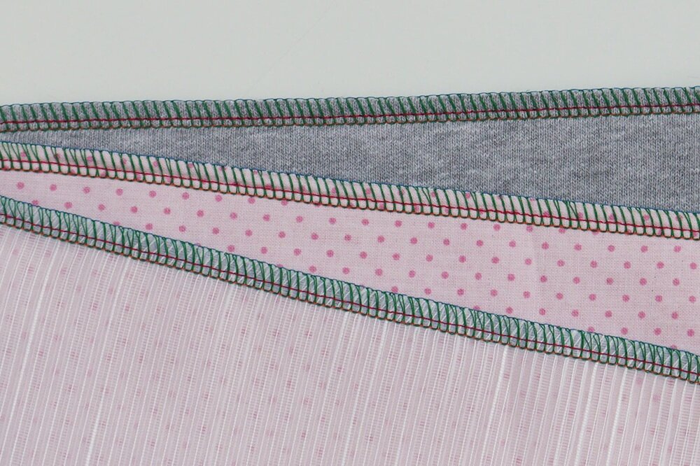 Maszyna do szycia Overlock JANOME 454D regulacja naprężenia każdej nici, do różnych materiałów, oszczędność czasu, komfortowa praca