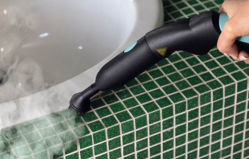 Parownica ARIETE 4145/22 Xvapor Comfort Precyzyjne czyszczenie powierzchni Dysza koncentratora okrągłe szczotki usuwają uporczywy brud, zabrudzenia przy kranach i narożnikach Szczotka uniwersalna