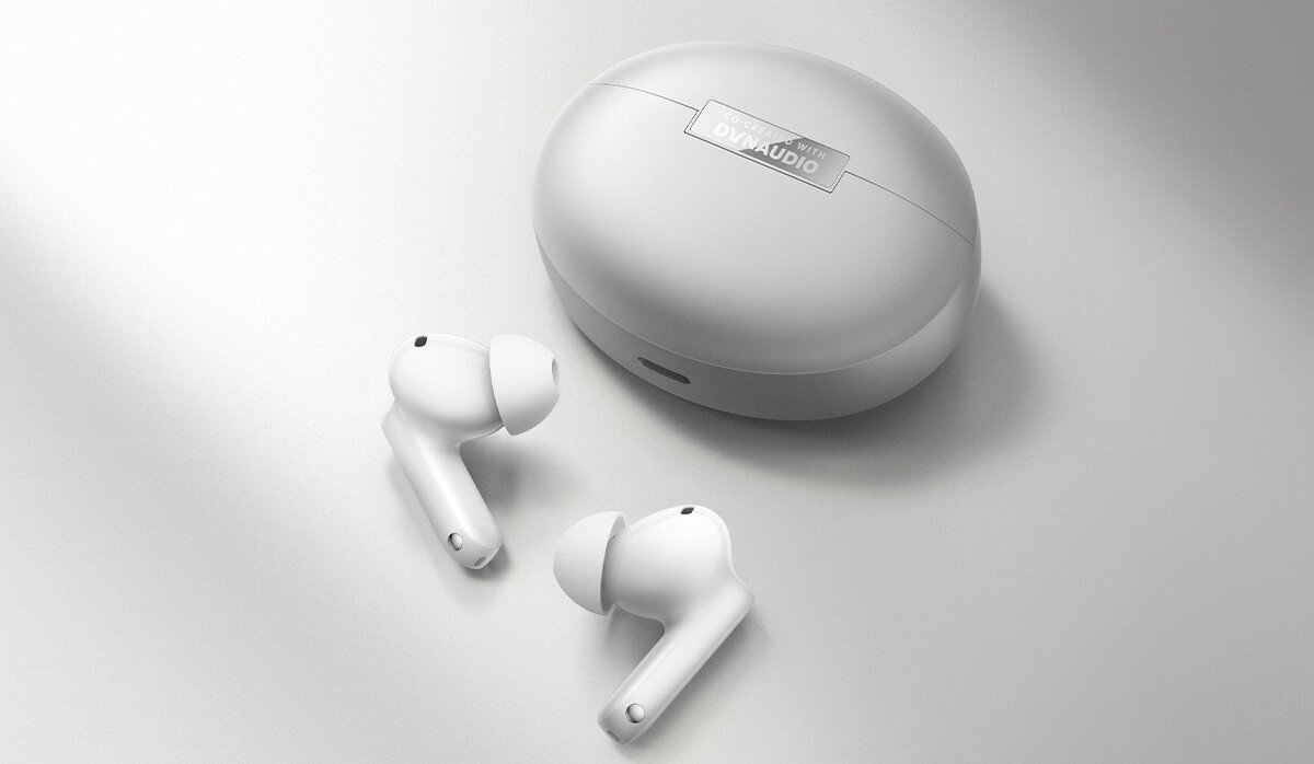 OPPO Enco X3s ANC słuchawki dokanałowe Dynaudio współpraca wysoka jakość dźwięku, Słuchawki OPPO Enco X3s leżące obok zamkniętego etui