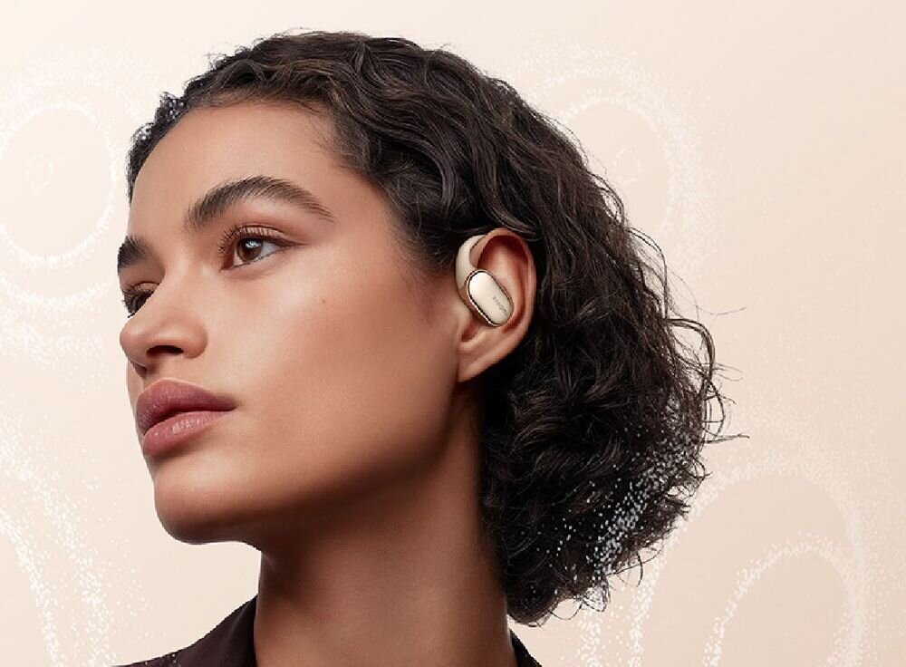 XIAOMI Openwear Stereo Pro komfort użytkowania lekkie dopasowanie do ucha, osoba z założonymi słuchawkami dousznymi