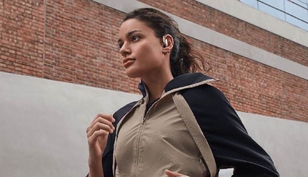 XIAOMI Openwear Stereo Pro aktywne tłumienie wycieku prywatność, osoba z założonymi słuchawkami dousznymi